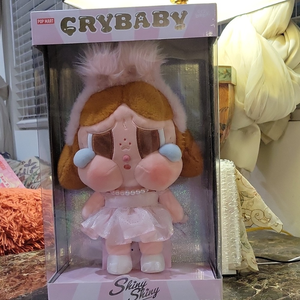 POP MART Crybaby Shiny Shiny Plush Doll Medium Pink Brown White Collectible 2023